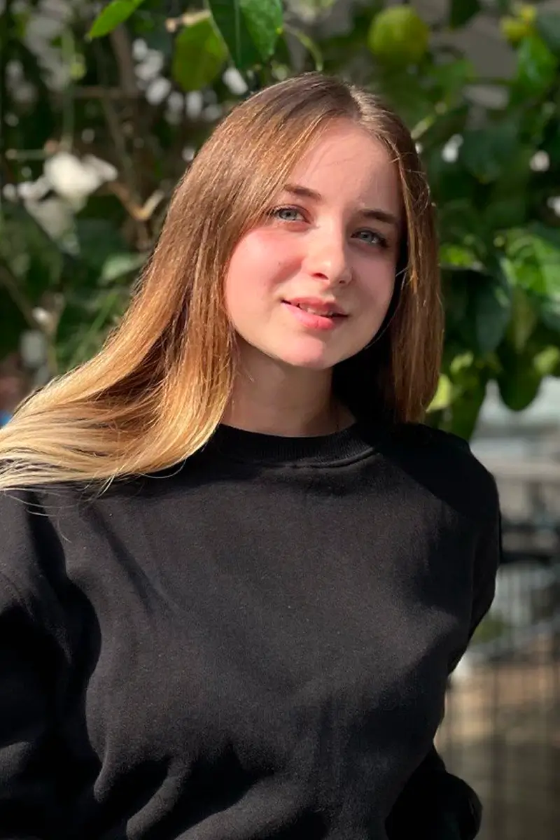 Преподаватель Ангелина Карукес