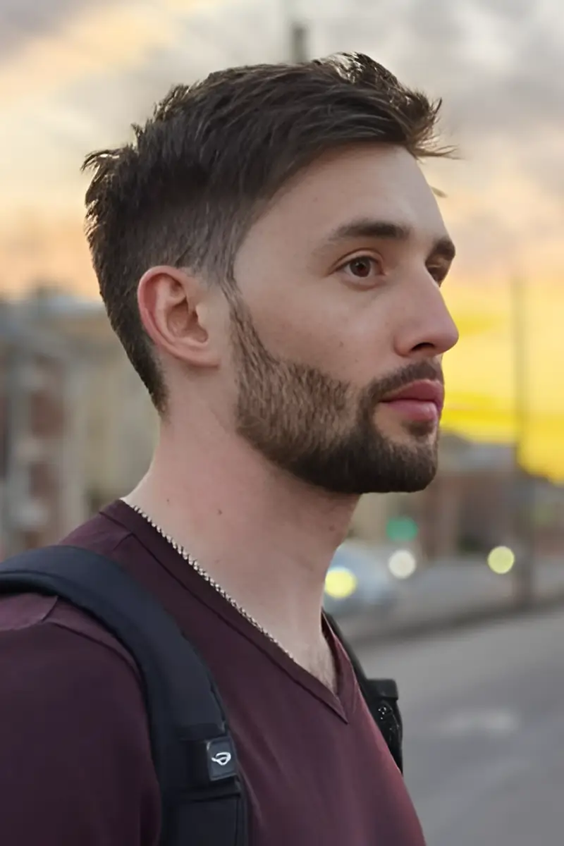 Преподаватель Евгений Некипелов