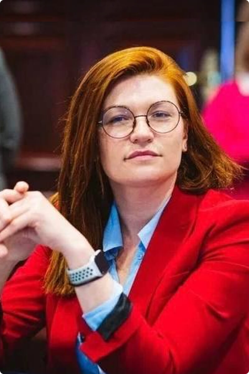 Преподаватель Майя Марс